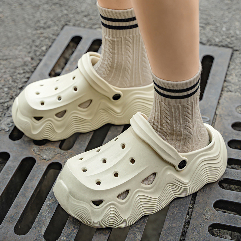 2025 Új, sokoldalú férfi klumpa, nyári kültéri, csúszásmentes, szagálló, vastag talpú, zárt orrú Eva strandszandál