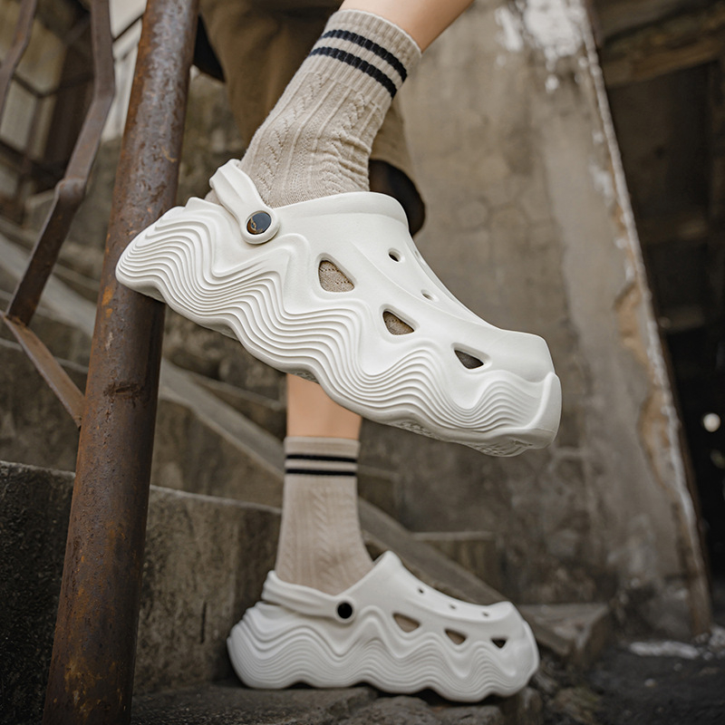 2025 Új, sokoldalú férfi klumpa, nyári kültéri, csúszásmentes, szagálló, vastag talpú, zárt orrú Eva strandszandál