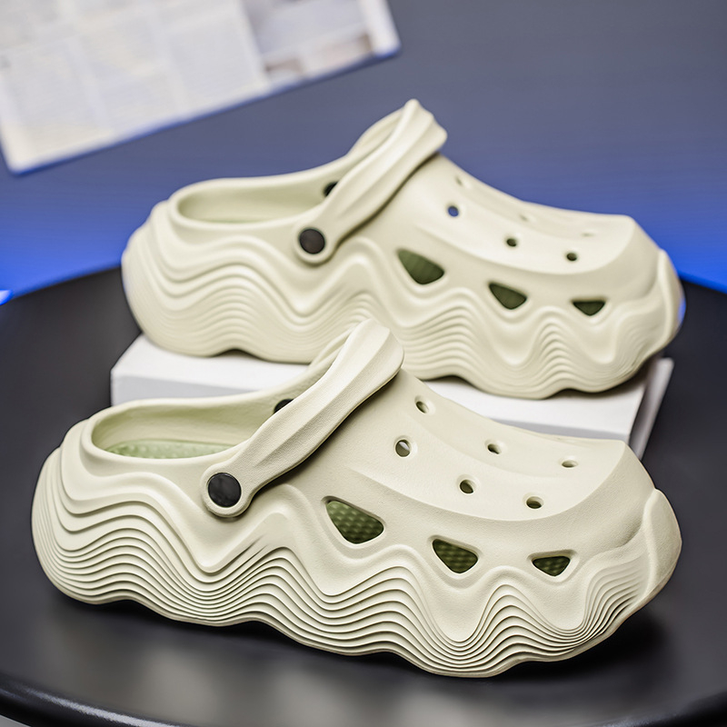 2025 Új, sokoldalú férfi klumpa, nyári kültéri, csúszásmentes, szagálló, vastag talpú, zárt orrú Eva strandszandál