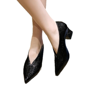 Γυναικεία παπούτσια plus size σε διασυνοριακό στυλ 2025, νέα ανοιξιάτικα και φθινοπωρινά ψηλοτάκουνα παπούτσια με σχέδιο φιδιού και χοντρό τακούνι, ρηχά, μυτερά, σε απόθεμα χονδρικής.