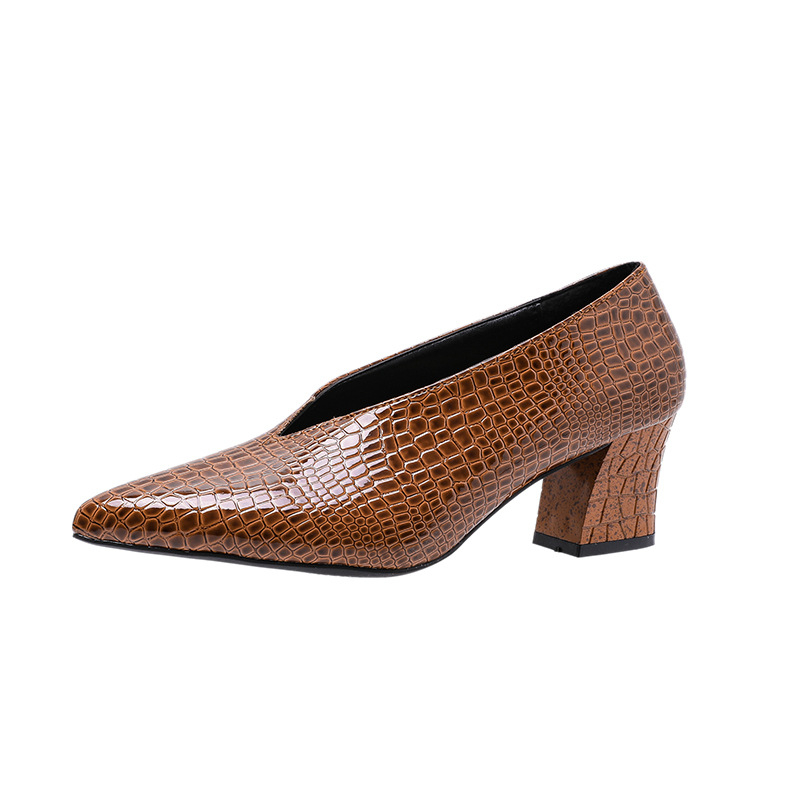 Pantofi de damă transfrontalieri plus size 2025, tocuri înalte cu model de șarpe, toc gros, cu vârf ascuțit, în stoc en-gros