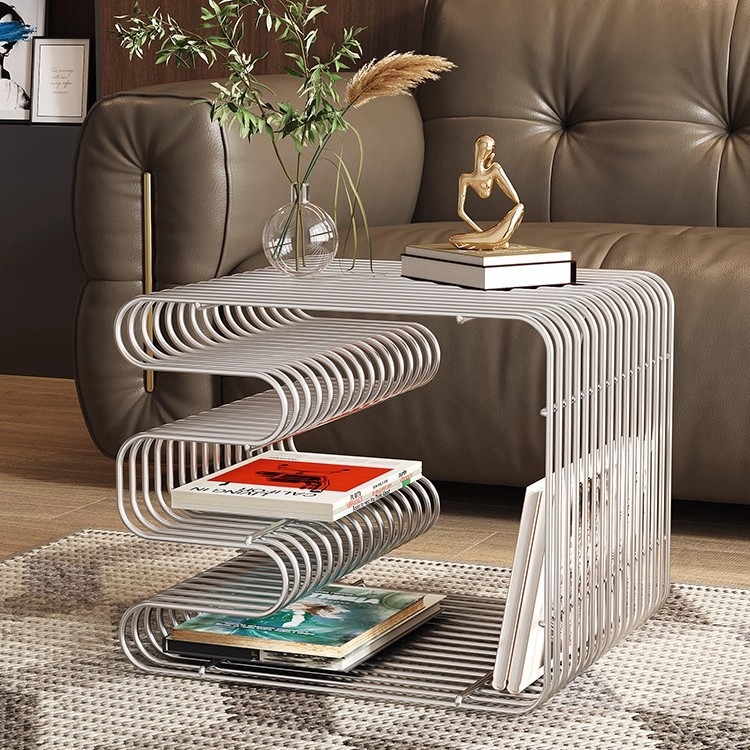 Sepistatud rauast väikese kohvilaua, loomingulise ajalehe- ja ajakirjariiuli, raamaturiiuli, öökapi, elutoa diivanilaua samal päeval kohaletoimetamine