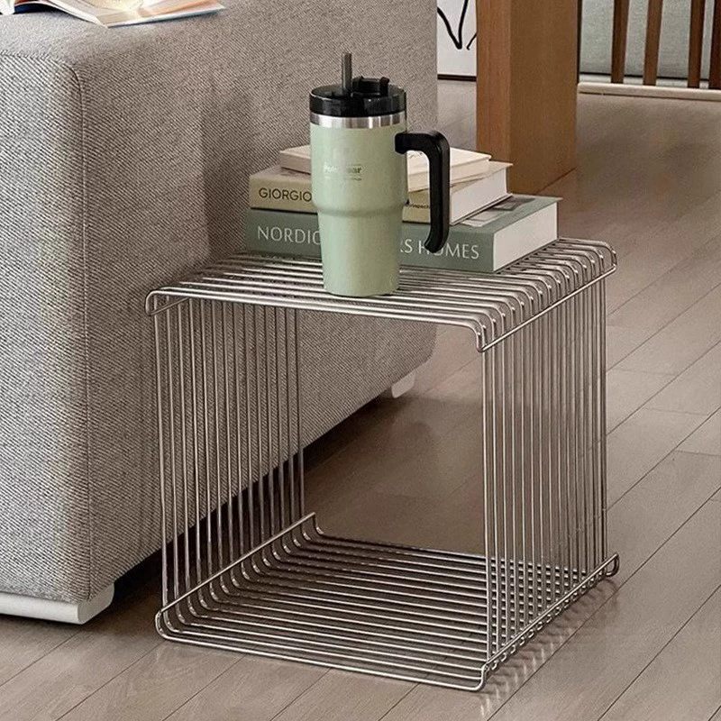 Sepistatud rauast väikese kohvilaua, loomingulise ajalehe- ja ajakirjariiuli, raamaturiiuli, öökapi, elutoa diivanilaua samal päeval kohaletoimetamine