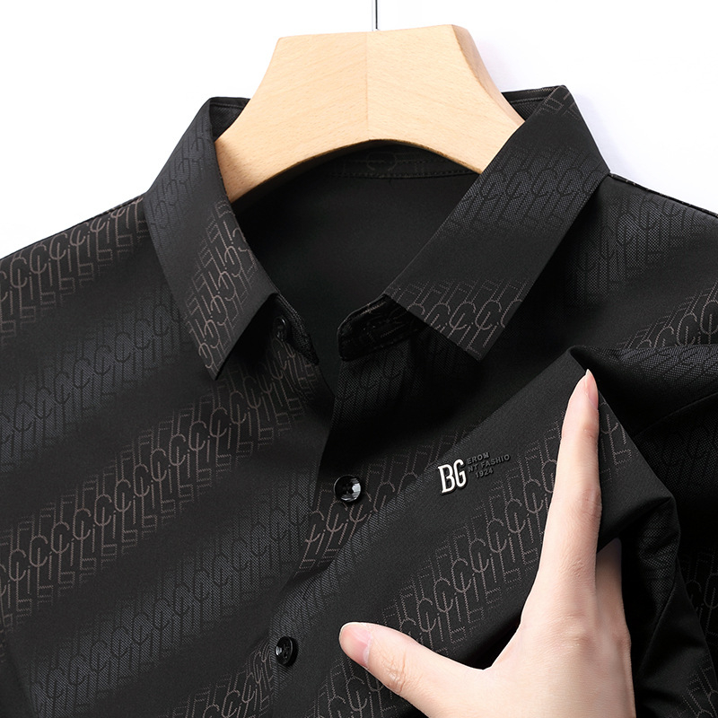 2025 Nyári Új, Luxus Férfi Jégselyem Rövid Ujjú Ing Üzleti Alkalmi Csíkos, Minden Mérkőzésre Alkalmas Középkorú Hajtókendős Ing