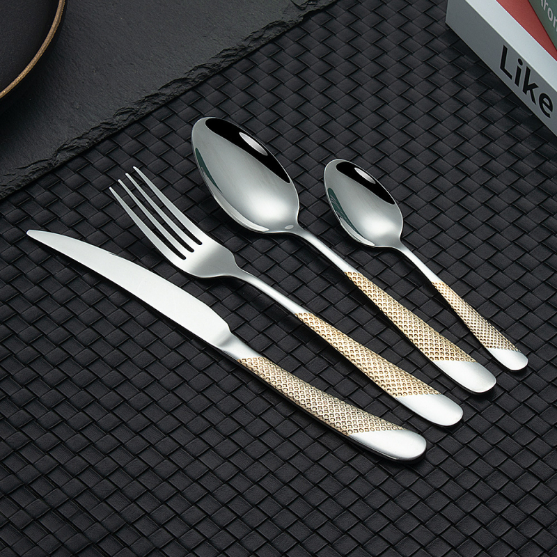 Tarpvalstybinis rusiškas vandeniu dengtas aukso žvaigždės formos deimantinis peilis ir šakutė iš nerūdijančio plieno stalo įrankių rinkinys, viešbučio vakarietiškas kepsnio peilis, šakutė ir šaukštas