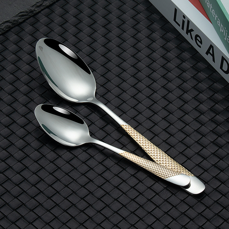 Tarpvalstybinis rusiškas vandeniu dengtas aukso žvaigždės formos deimantinis peilis ir šakutė iš nerūdijančio plieno stalo įrankių rinkinys, viešbučio vakarietiškas kepsnio peilis, šakutė ir šaukštas