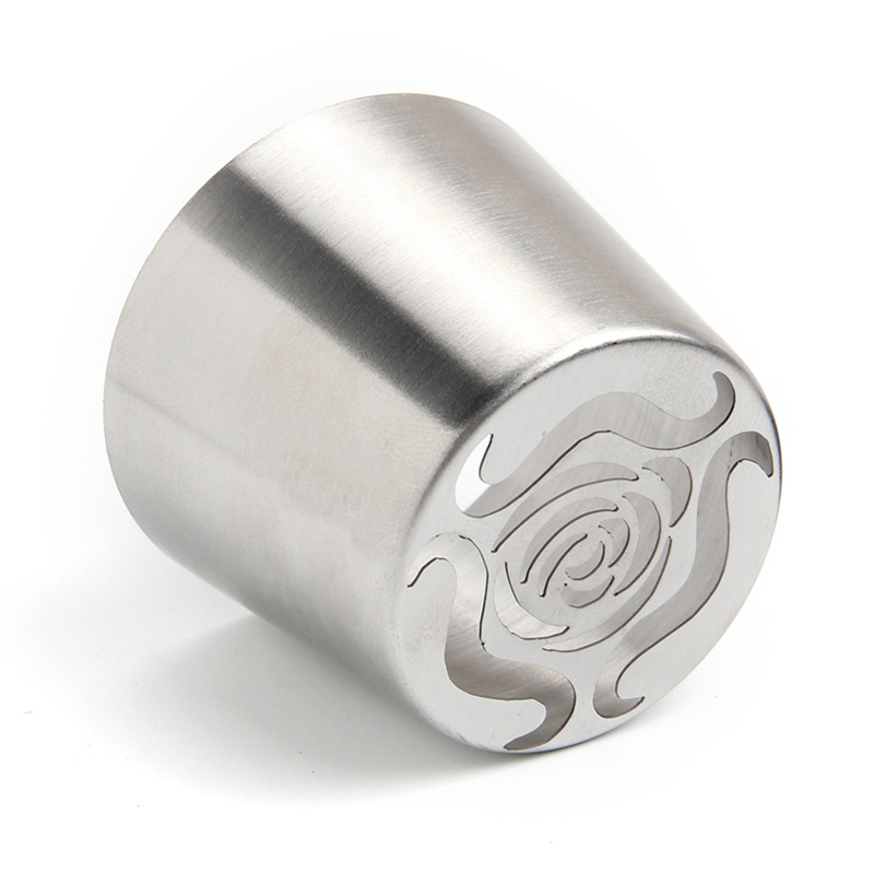 Didelis naujas rusiškas vamzdinis kostiumas su cukraus vata, gėlių kremo išspaudimo puokštė, didelė rožių saldainė