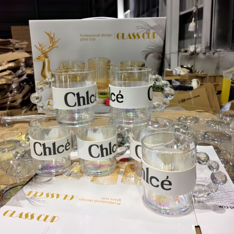 Cana de sticlă cu mâner colorat, îngroșată și rezistentă la temperaturi ridicate, cană de cafea de calitate superioară pentru uz casnic, cană de apă gravată, en-gros din fabrică