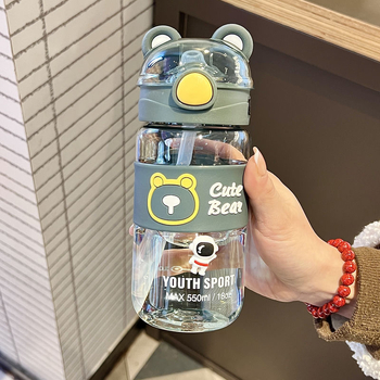 Uus koomiksiga veepudeli karukujuline tilgakindel põletusvastane imemistoruga tass algkooliõpilase veepudeli suvekruus