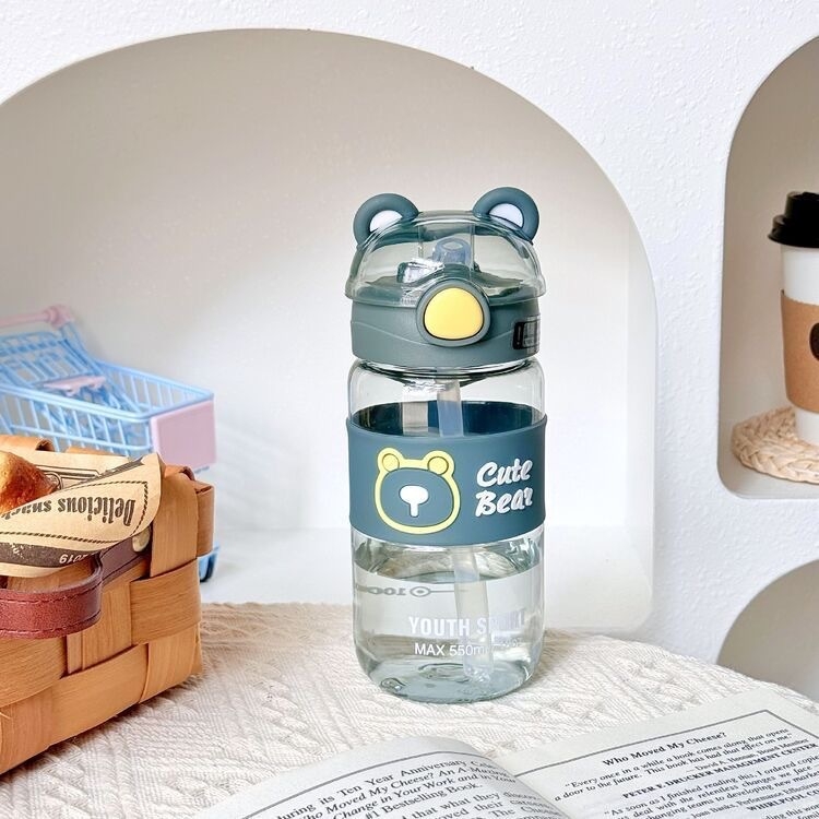 Uus koomiksiga veepudeli karukujuline tilgakindel põletusvastane imemistoruga tass algkooliõpilase veepudeli suvekruus