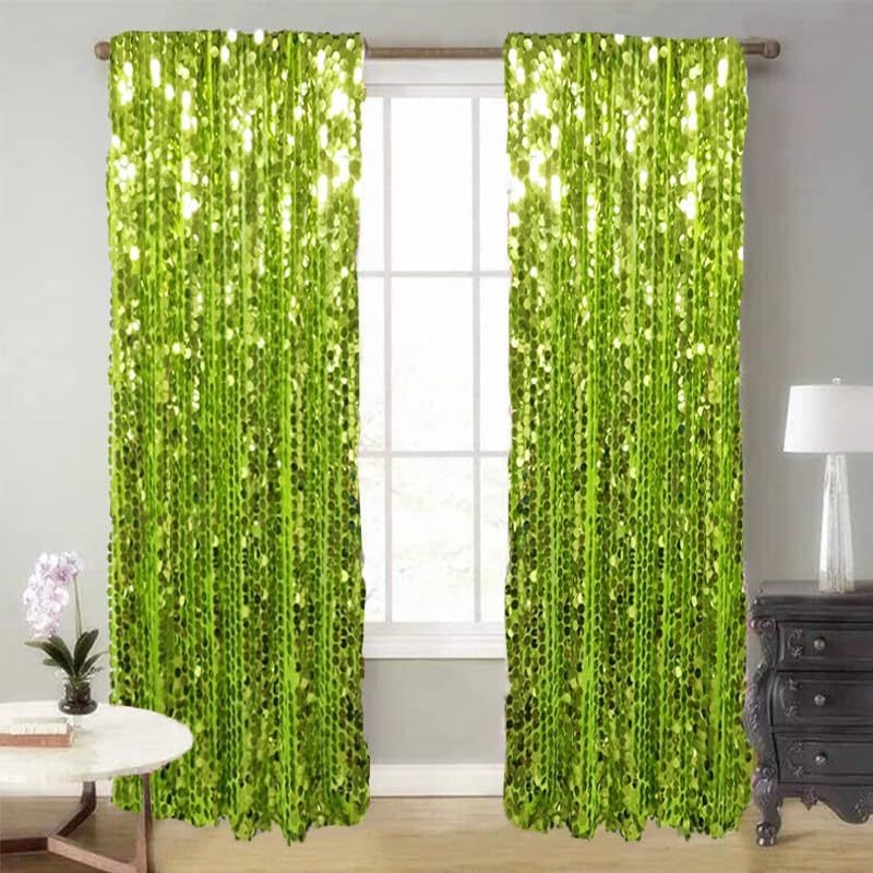 Didelės blizgučiais puoštos užuolaidos ir užuolaidos iš užsienio. „Amazon“ specializuojasi vakarėlių svetainės ir restoranų užuolaidų gamyboje. Dekoratyvinės vakarėlių blizgučiais puoštos užuolaidos.