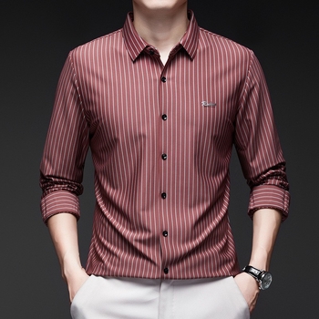 Tavaszi és őszi új, hosszú ujjú, varratmentes férfi ingek fiataloknak és középkorúaknak, divatos, lezser, függőleges csíkos férfi ingek