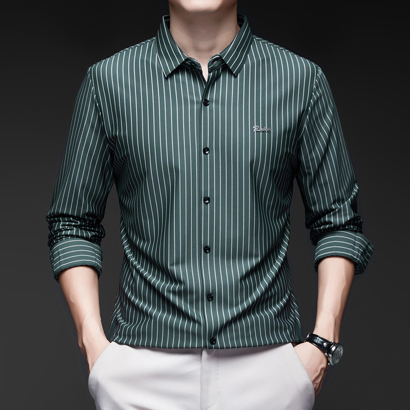 Tavaszi és őszi új, hosszú ujjú, varratmentes férfi ingek fiataloknak és középkorúaknak, divatos, lezser, függőleges csíkos férfi ingek