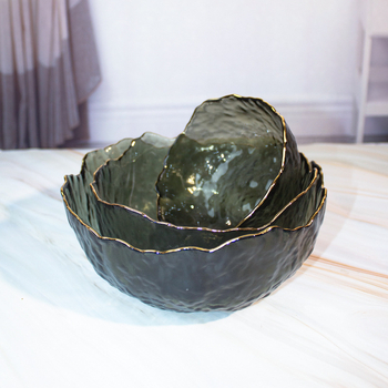 Haamriga töödeldud ebakorrapärane kuldse äärega klaasist salatikauss koduseks kasutamiseks, läbipaistev majapidamiskauss, luksusliku ilmega puuviljakauss