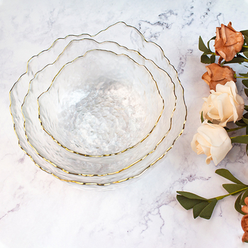 Haamriga töödeldud ebakorrapärane kuldse äärega klaasist salatikauss koduseks kasutamiseks, läbipaistev majapidamiskauss, luksusliku ilmega puuviljakauss