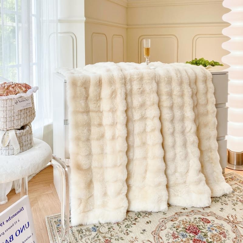 Könnyű luxus buborékos nyúl plüss takaró, téli vastagított korall polár takaró, kanapé lábtakaró, légkondicionáló takaró