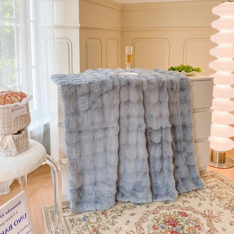 Könnyű luxus buborékos nyúl plüss takaró, téli vastagított korall polár takaró, kanapé lábtakaró, légkondicionáló takaró