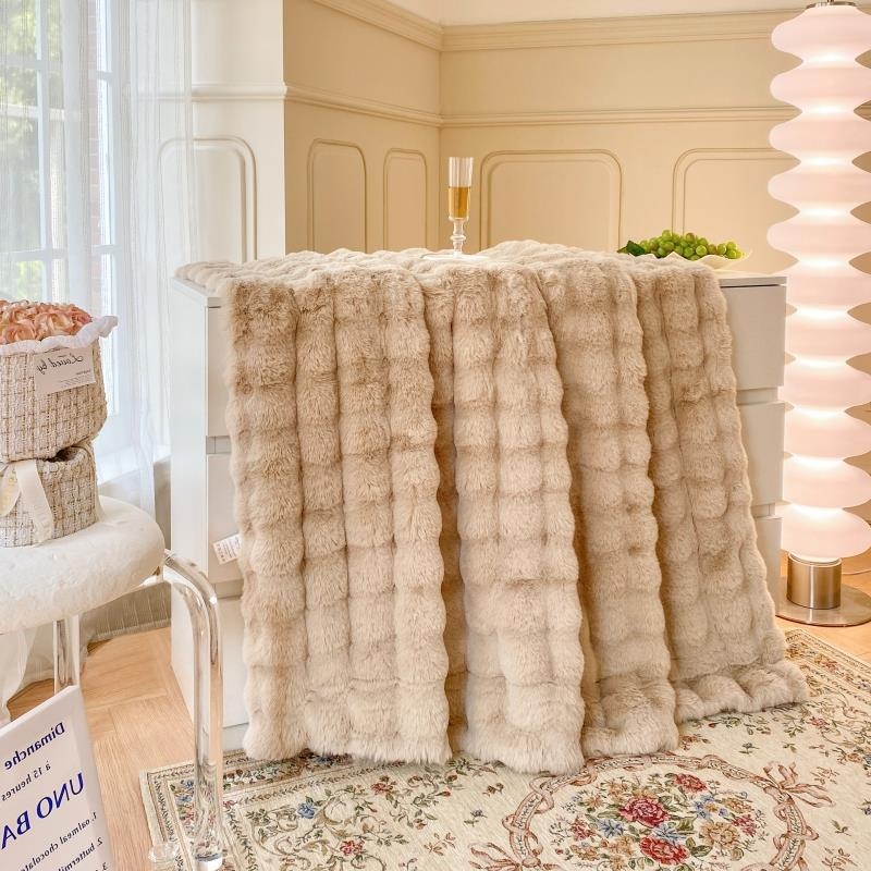 Könnyű luxus buborékos nyúl plüss takaró, téli vastagított korall polár takaró, kanapé lábtakaró, légkondicionáló takaró