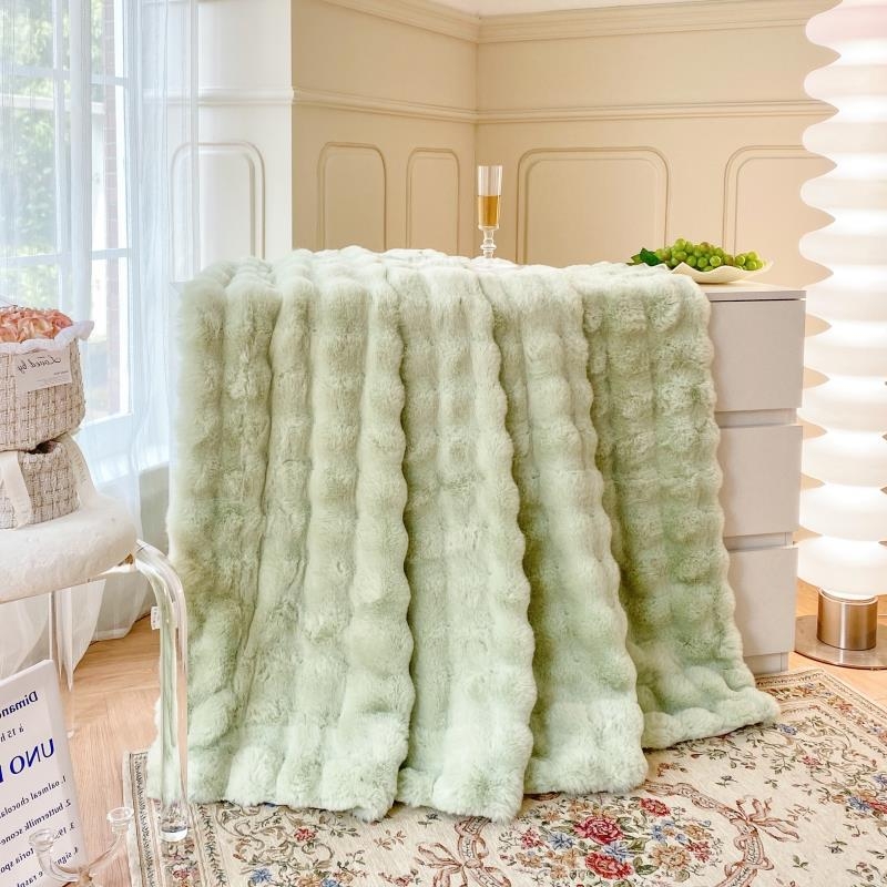 Könnyű luxus buborékos nyúl plüss takaró, téli vastagított korall polár takaró, kanapé lábtakaró, légkondicionáló takaró