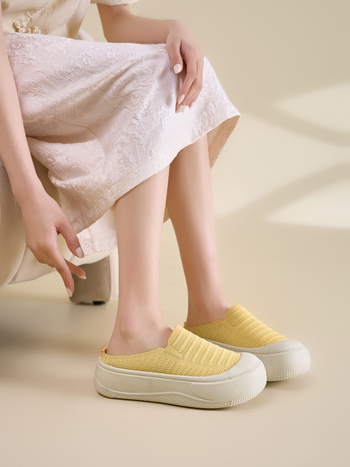 2025 Nyári Új Stílusú, Légykapott, Zárt Orrú, Félkosáros, Puha, Rugalmas, Vastag Talpú, Divatos, Magasságnövelő Papucsok, Divat, Lélegző, Hétköznapi, Nagykereskedelmi