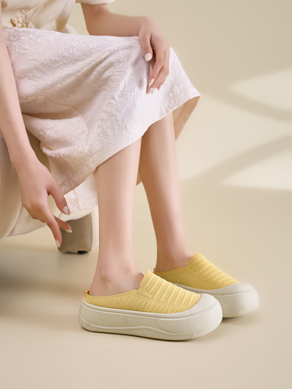 2025 Nyári Új Stílusú, Légykapott, Zárt Orrú, Félkosáros, Puha, Rugalmas, Vastag Talpú, Divatos, Magasságnövelő Papucsok, Divat, Lélegző, Hétköznapi, Nagykereskedelmi