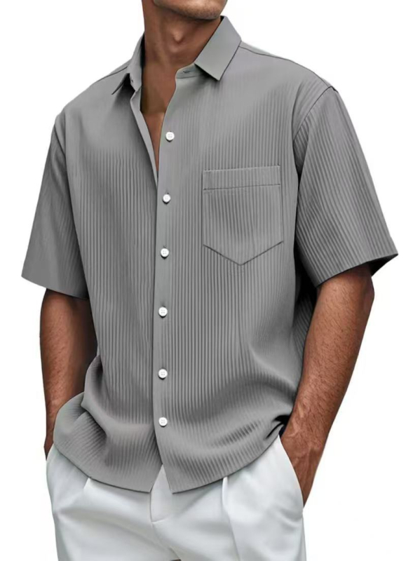 2025-ös európai és amerikai határokon átnyúló új Amazon férfi egyszínű, laza és kényelmes, mindenhez illő, függőleges csíkos, rövid ujjú, gombos béléssel.