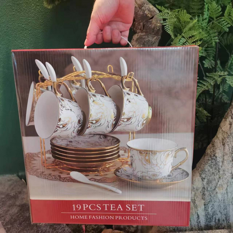 Висококачествена европейска чаша за кафе, следобеден чай със златни рамки, чаша и чинийка за домашен керамичен комплект за чай, британски орнаменти за хол