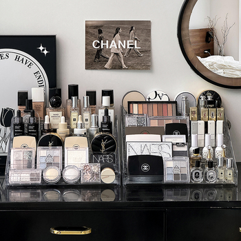 Astmeline lauvärvi taldriku hoiuriiul lauale, läbipaistev kihiline kosmeetika hoiukarp, tualettlaud, küünelakk, parfüümiriiul