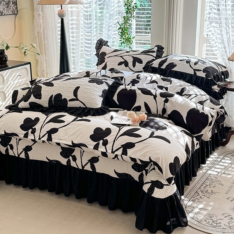 Naujas, odai draugiškas, skalbtos medvilnės dygsniuotas keturių dalių lovos užtiesalo komplektas, prancūziško Hepburn stiliaus, didelis gėlėtas nėriniuotas patalynės komplektas