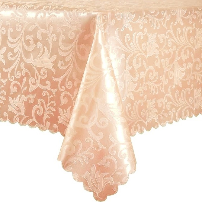 Hullámos szélű, téglalap alakú, jacquard szatén terítő, sokféle alkalomra alkalmas, több színben kapható