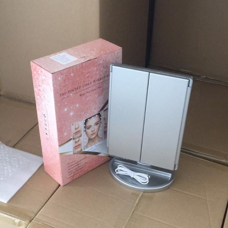 Határokon átnyúló, háromoldalas tükör 22 lámpás LED-es sminktükörrel, összecsukható, nagyítós asztali tükörrel, sminktükör kitöltő fénnyel