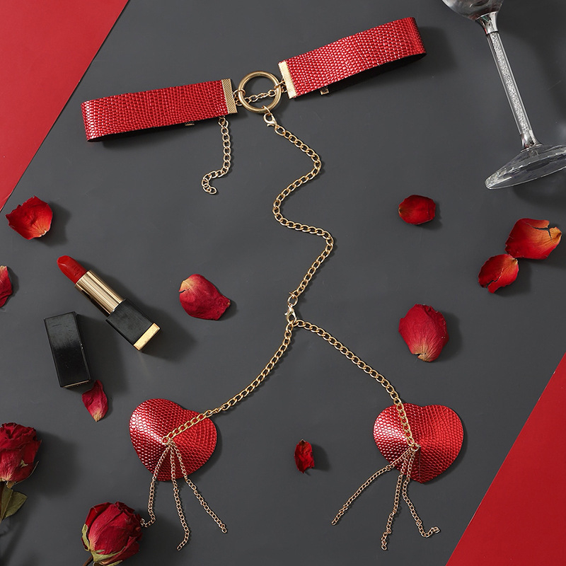 Naistele mõeldud üle piiri bikiinide rinnakett, nahast rinnakleebised, aluspesu kandmist pole vaja, seksikad südamekujulised nibukatted, push-up ja lift