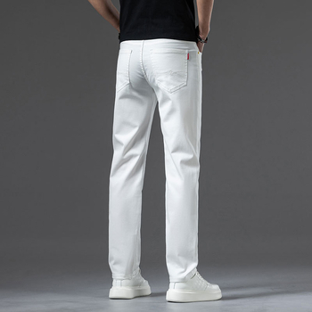Új fehér férfi farmernadrág, egyenes szárú, bő szabású, középkorú, kiváló minőségű rugalmas, lezser, tiszta fehér férfi nadrág, őszi stílus