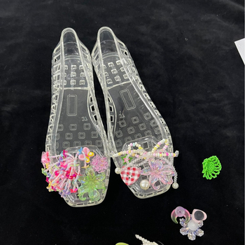 Krokodillkingad Kristallkingad Želeekingad Krokodillkingad Lillelised želeekingad Dekoratiivsed kingalilled Isetegemise aksessuaarid Kingalilled Kingapandaalid