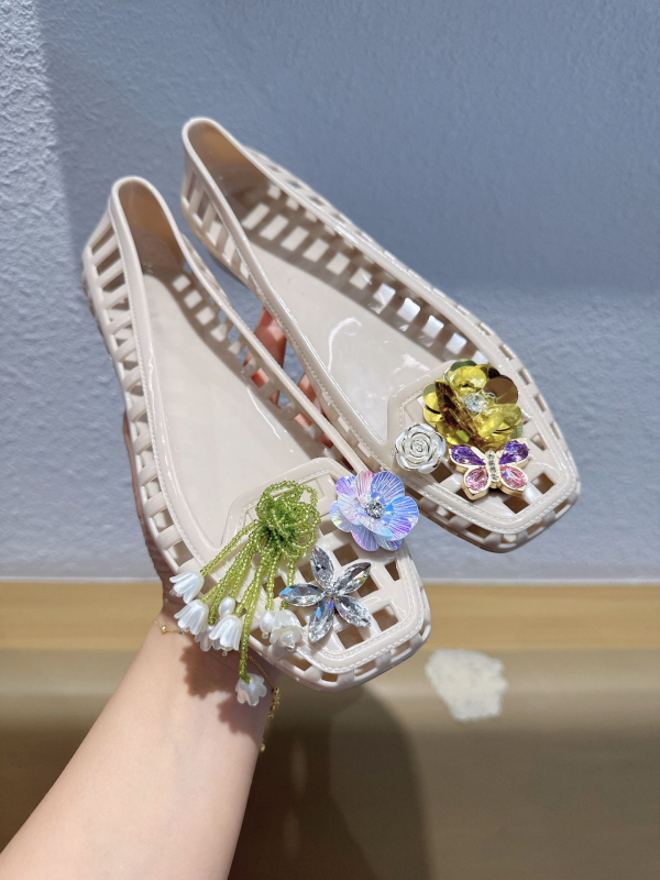 Krokodillkingad Kristallkingad Želeekingad Krokodillkingad Lillelised želeekingad Dekoratiivsed kingalilled Isetegemise aksessuaarid Kingalilled Kingapandaalid