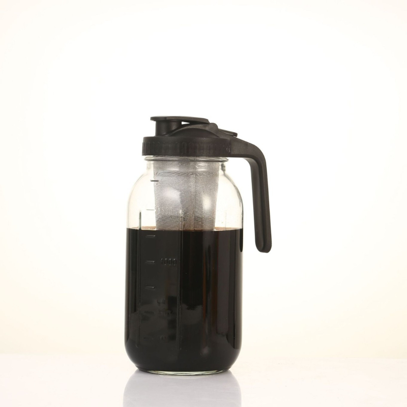 „Crossborder“ 64 uncijų talpos permatomas stiklinis šalto vandens ąsotis su rankena, nerūdijančio plieno arbatos sietelis su svarstyklėmis, šaldytuvo arbatos sietelio modelis