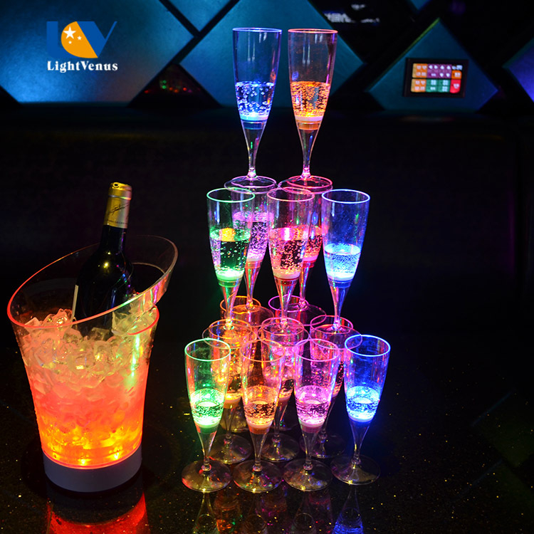 Kreatív LED világító pohár ktv bár pezsgőspohár műanyag bor koktél élelmiszeripari minőségű borospohár karácsonyi ajándék