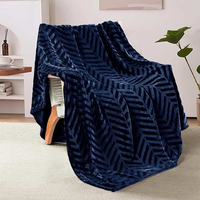 Sustorinta šilta dryžuota skintų gėlių flanelinė antklodė visiems metų laikams universali antklodė miegamajam, sofai, biurui, snukučio formos antklodė