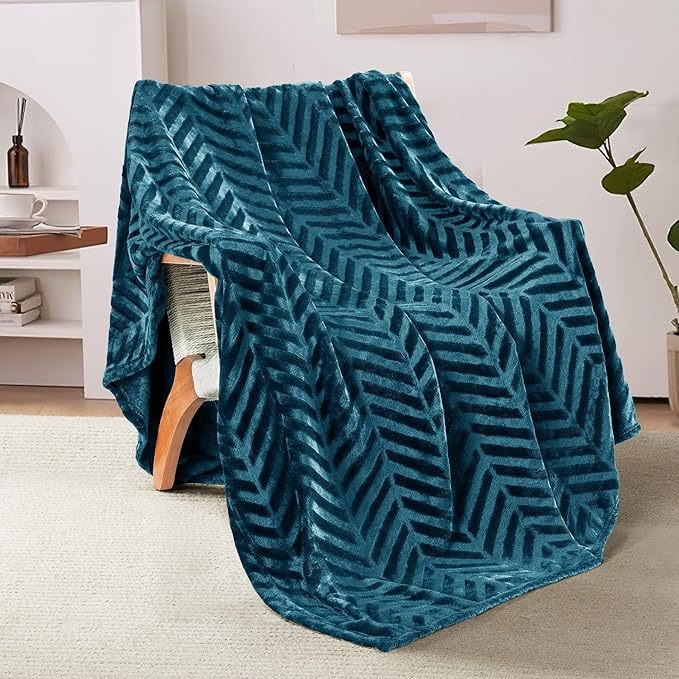 Sustorinta šilta dryžuota skintų gėlių flanelinė antklodė visiems metų laikams universali antklodė miegamajam, sofai, biurui, snukučio formos antklodė