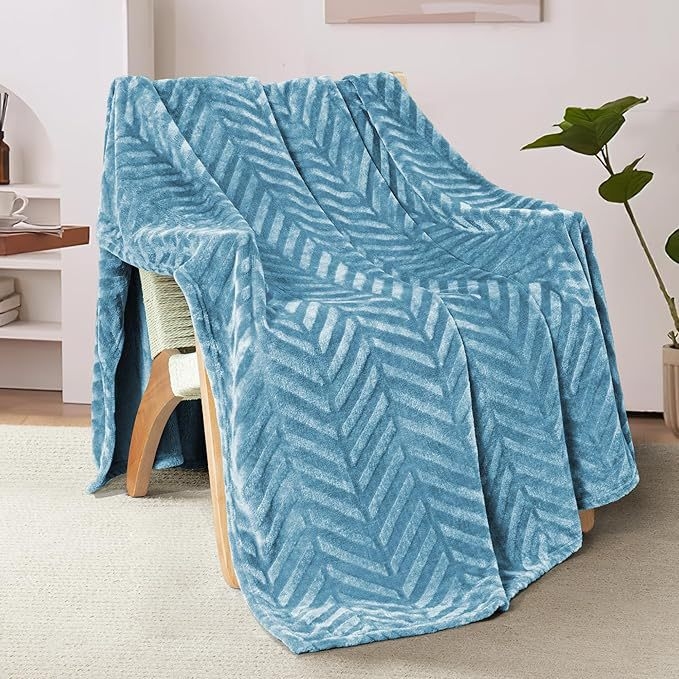 Sustorinta šilta dryžuota skintų gėlių flanelinė antklodė visiems metų laikams universali antklodė miegamajam, sofai, biurui, snukučio formos antklodė