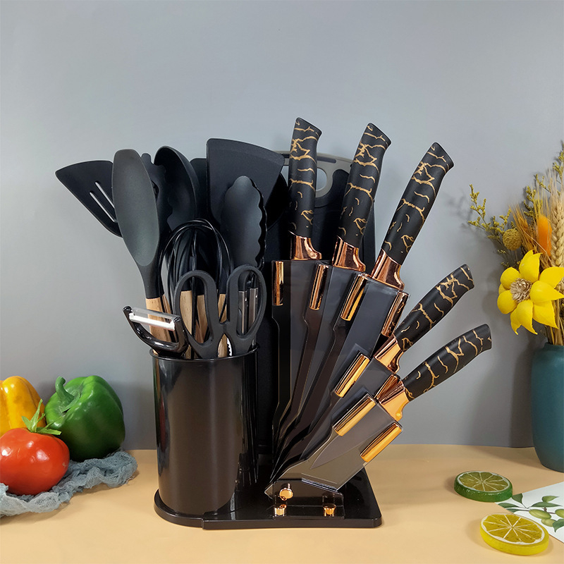 Piiriüleselt hangitud roosakuldne 20-osaline majapidamisriistade komplekt, silikoonist kaabits, õlipintsel, munavahustaja, 19-osaline komplekt