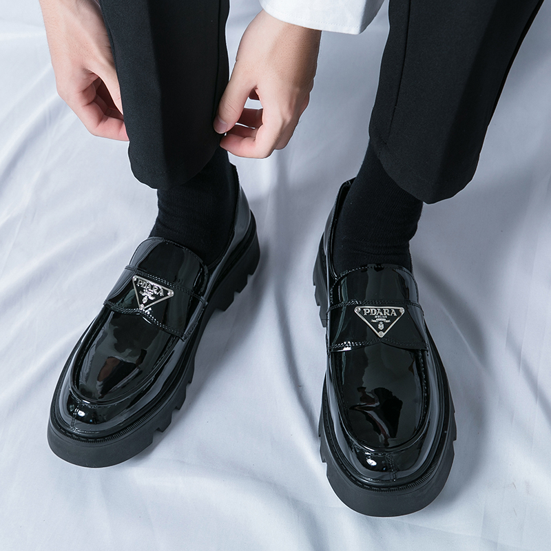 Pantofi sport bărbați, toamna, lucioși, mici, din piele, 2025, respirabili, stil britanic, cu talpă groasă, la modă, din piele, cu un picior