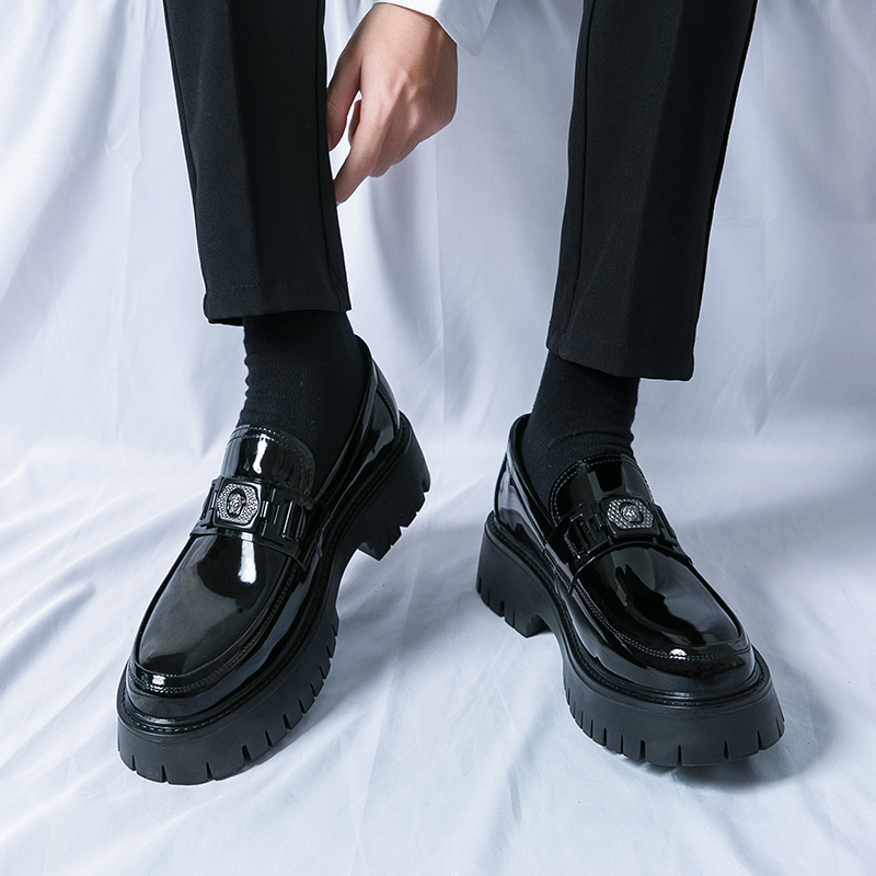 Pantofi sport bărbați, toamna, lucioși, mici, din piele, 2025, respirabili, stil britanic, cu talpă groasă, la modă, din piele, cu un picior