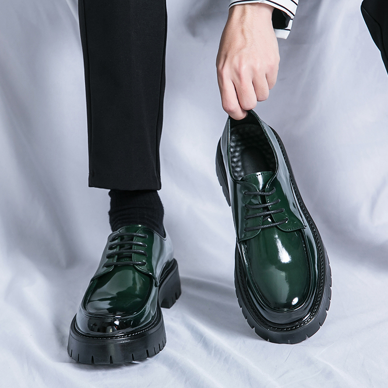 Pantofi sport bărbați, toamna, lucioși, mici, din piele, 2025, respirabili, stil britanic, cu talpă groasă, la modă, din piele, cu un picior