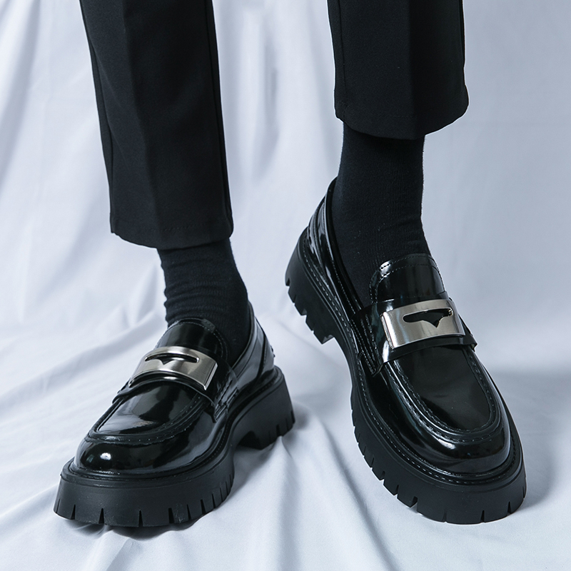 Pantofi sport bărbați, toamna, lucioși, mici, din piele, 2025, respirabili, stil britanic, cu talpă groasă, la modă, din piele, cu un picior