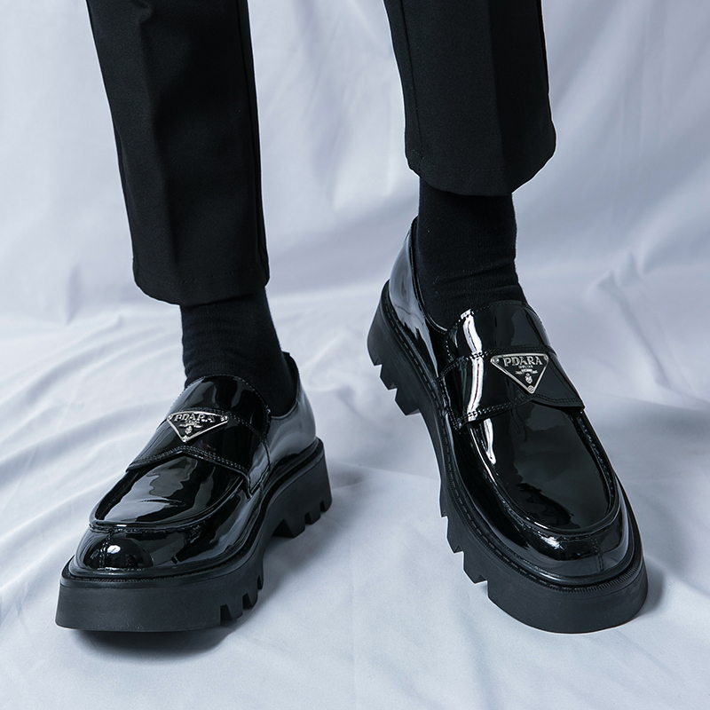 Pantofi sport bărbați, toamna, lucioși, mici, din piele, 2025, respirabili, stil britanic, cu talpă groasă, la modă, din piele, cu un picior