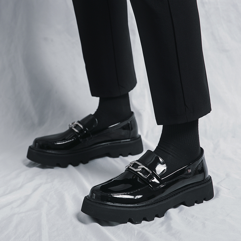 Pantofi sport bărbați, toamna, lucioși, mici, din piele, 2025, respirabili, stil britanic, cu talpă groasă, la modă, din piele, cu un picior