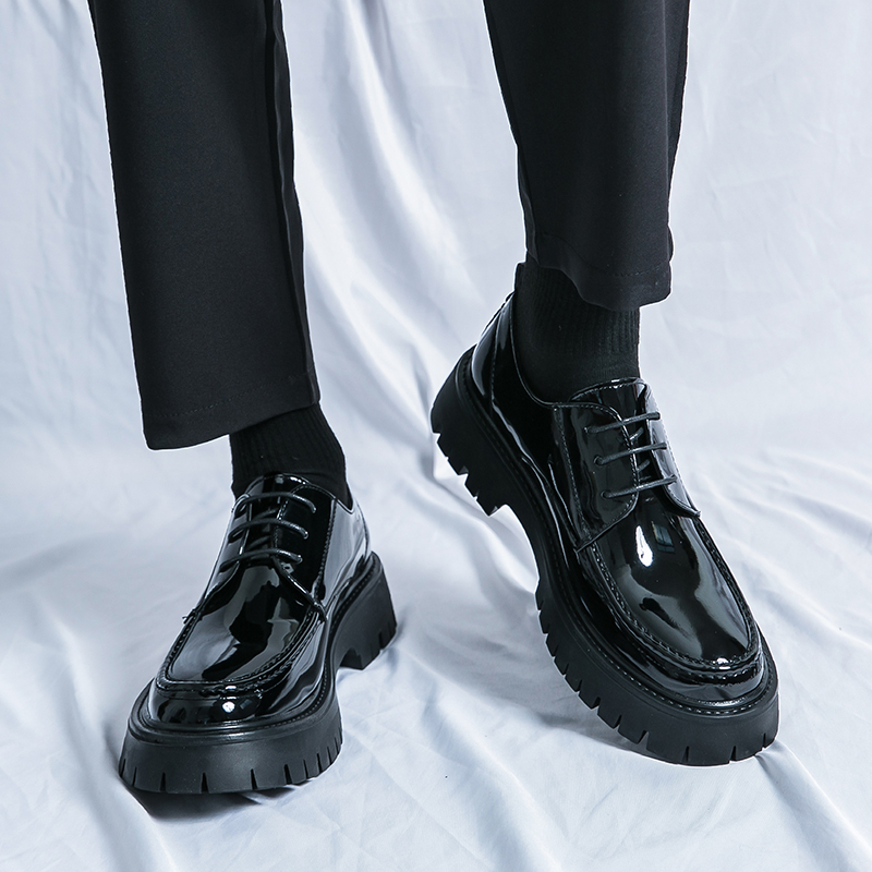 Pantofi sport bărbați, toamna, lucioși, mici, din piele, 2025, respirabili, stil britanic, cu talpă groasă, la modă, din piele, cu un picior