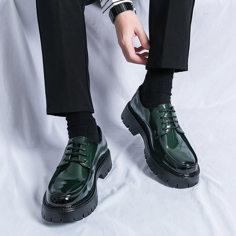 Pantofi sport bărbați, toamna, lucioși, mici, din piele, 2025, respirabili, stil britanic, cu talpă groasă, la modă, din piele, cu un picior