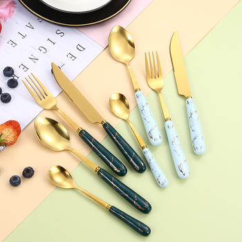 24 dalių nerūdijančio plieno stalo įrankių rinkinys, naujas, paauksuotas, keraminis peilių, šakučių ir šaukštų laikymo stovas, dovanų dėžutė.